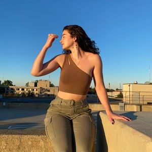 Meet your Posher, Lola